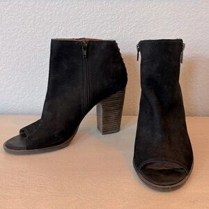 Lucky Brand-Lamja, Black Suede Peep Toe, 4” Stacked Heel Bootie size 9.5M